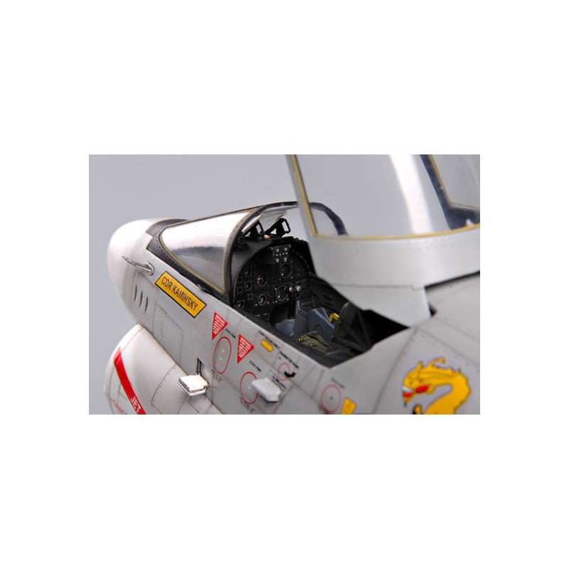 Maquette d'avion en plastique USS A-7E CORSAIR II Maquette d'avion en plastique USS A-7E CORSAIR II