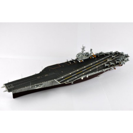 Maquette de Bateau en plastique USS KITTY HAWK CV-63