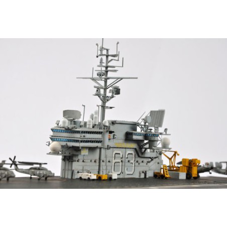 Maquette de Bateau en plastique USS KITTY HAWK CV-63