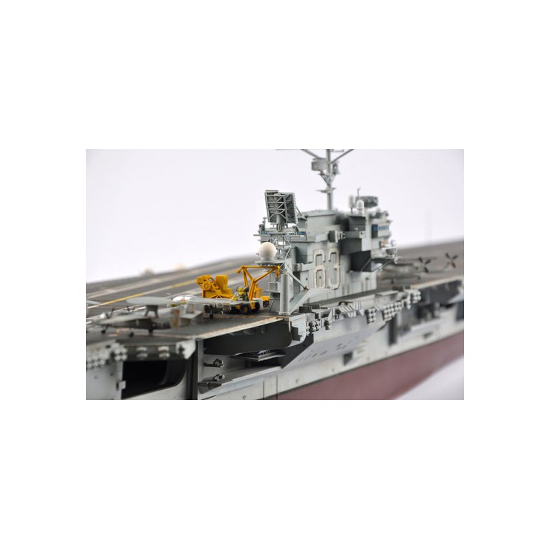 Maquette de Bateau en plastique USS KITTY HAWK CV-63 Maquette de Bateau en plastique USS KITTY HAWK CV-63
