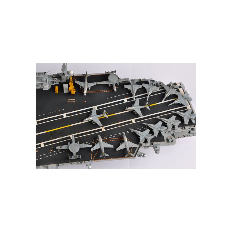 Maquette de Bateau en plastique USS KITTY HAWK CV-63 Maquette de Bateau en plastique USS KITTY HAWK CV-63