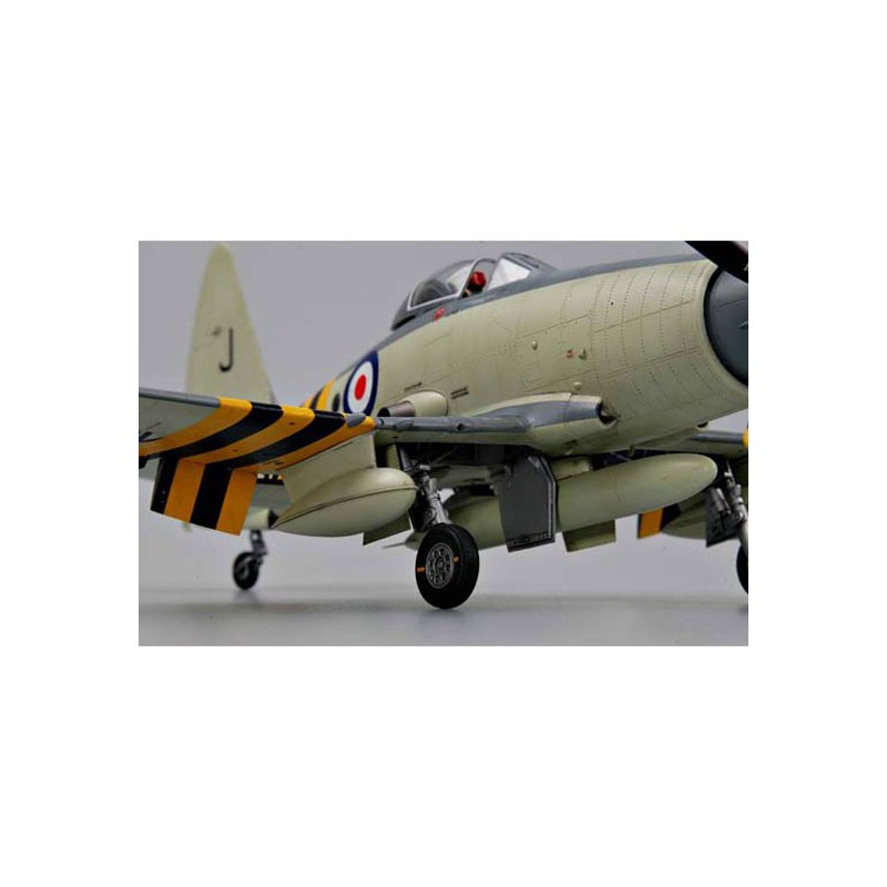 Maquette d'avion en plastique WYVERN S.4 Maquette d'avion en plastique WYVERN S.4