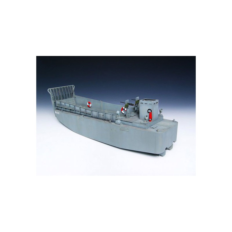 Maquette de Char en plastique WW II US NAVY LCM(3) LANDING CRAFT Maquette de Char en plastique WW II US NAVY LCM(3) LANDING CRAFT