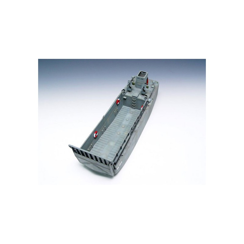 Maquette de Char en plastique WW II US NAVY LCM(3) LANDING CRAFT Maquette de Char en plastique WW II US NAVY LCM(3) LANDING CRAFT