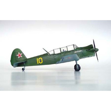 Maquette d'avion en plastique YAK-18 MAX