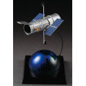 Maquette plastique Télescope Spatial Hubble « Anniversaire 20 ans de la rénovation » 1:200 SP526 | Scientific-MHD