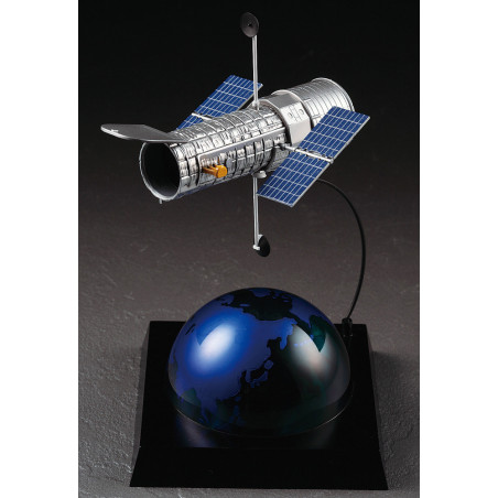 Maquette plastique Télescope Spatial Hubble « Anniversaire 20 ans de la rénovation » 1:200 SP526 | Scientific-MHD