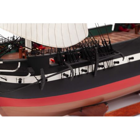 Bateau statique USS CONSTITUTION 1/100