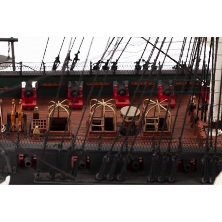 Bateau statique USS CONSTITUTION 1/100