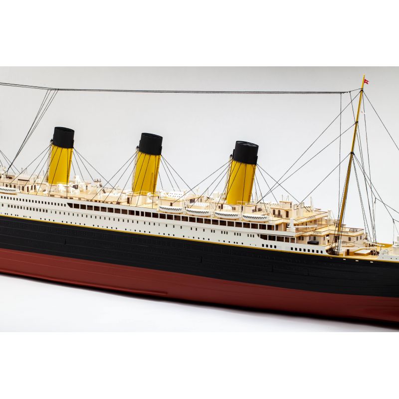 Bateau électrique radiocommandé H.M.S. TITANIC R/C 1/144