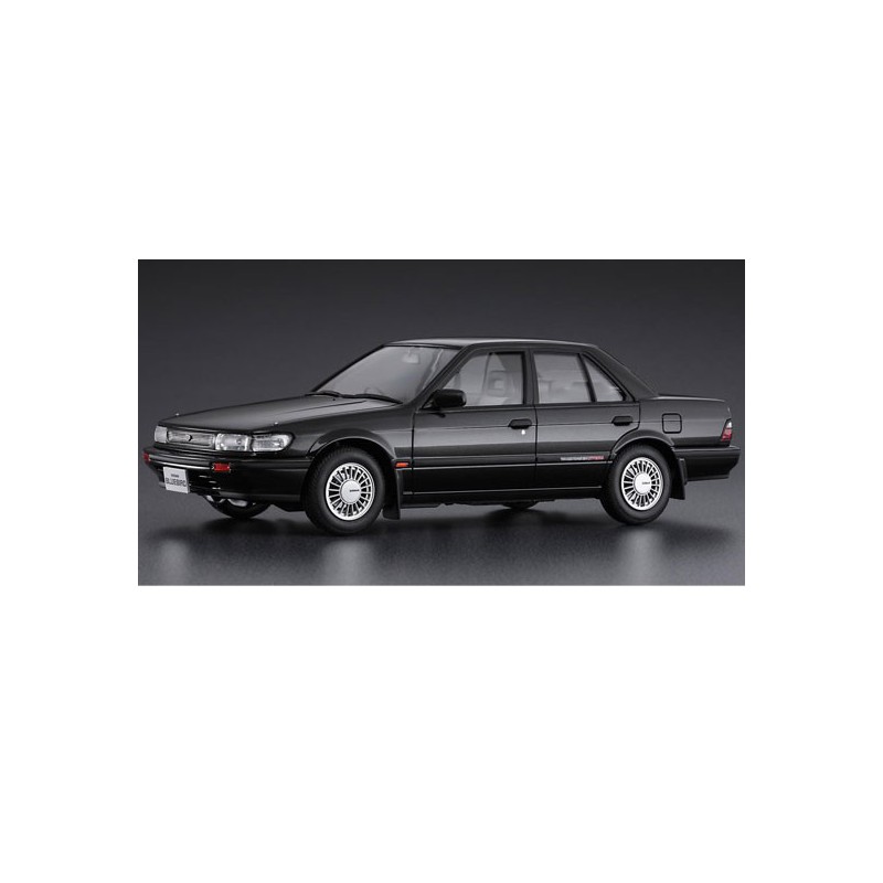Maquette de voiture en plastique NISSAN BLUEBIRD 1/24 Maquette de voiture en plastique NISSAN BLUEBIRD 1/24