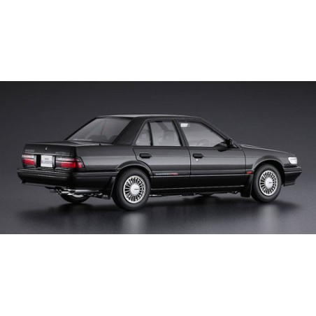 Maquette de voiture en plastique NISSAN BLUEBIRD 1/24