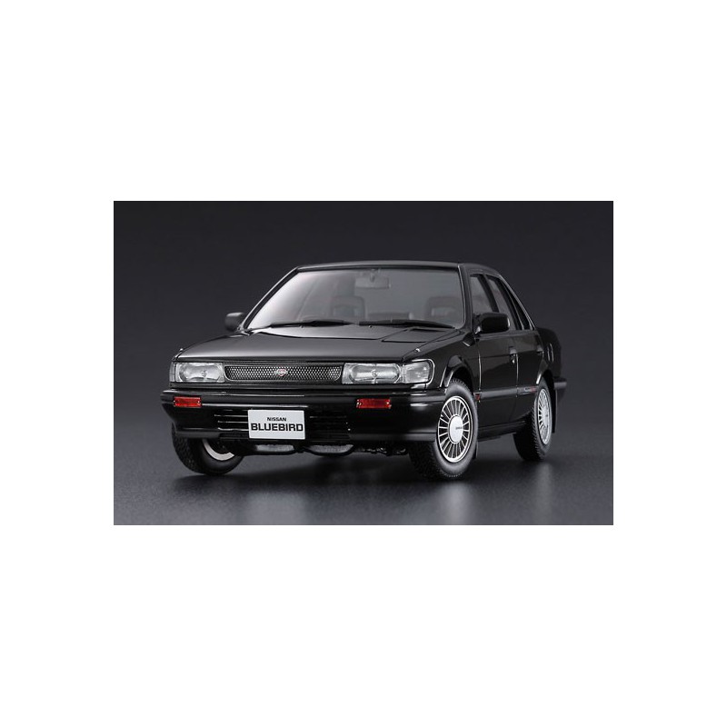 Maquette de voiture en plastique NISSAN BLUEBIRD 1/24 Maquette de voiture en plastique NISSAN BLUEBIRD 1/24