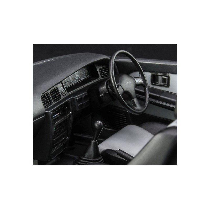 Maquette de voiture en plastique NISSAN BLUEBIRD 1/24 Maquette de voiture en plastique NISSAN BLUEBIRD 1/24