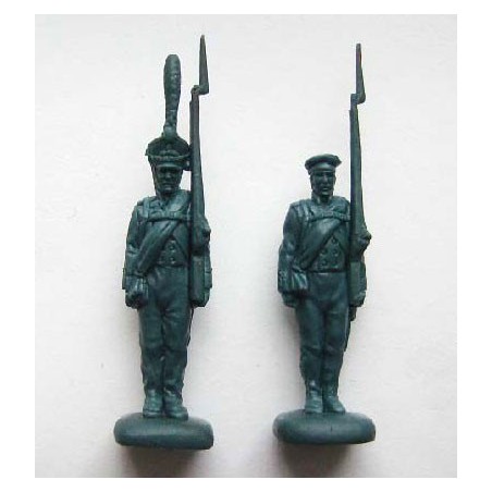 Russische Infanterie stehend Schulterarme 1/72 Figur | Scientific-MHD