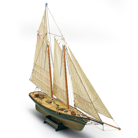 Bateau statique America 1/66
