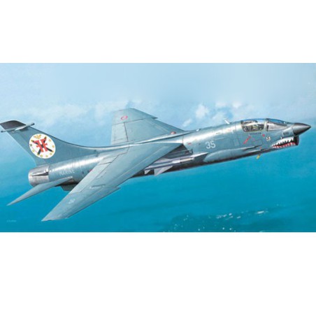 Maquette d'avion en plastique F-8E (FN) CRUSADER 1/48