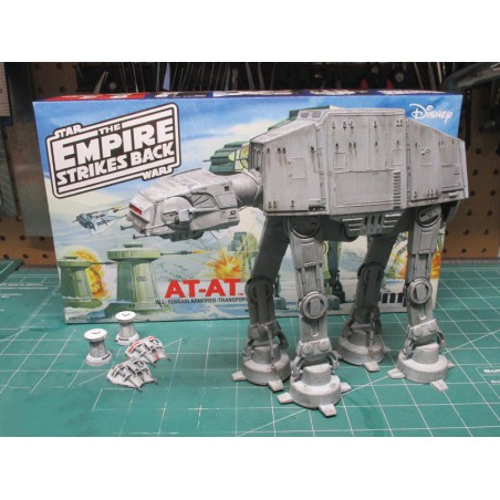 Modèle de science-fiction en plastique Star Wars The Empire Strikes Back AT-AT 1/100