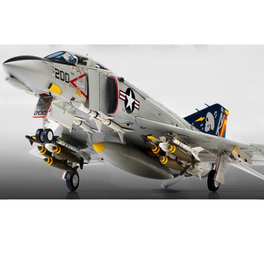 Maquette d'avion en plastique F-4B/N Gray Ghosts 1/48 Maquette d'avion en plastique F-4B/N Gray Ghosts 1/48