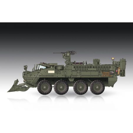 Plastikmodell eines gepanzerten LKW M1132 mit Minenräumschild 1:72