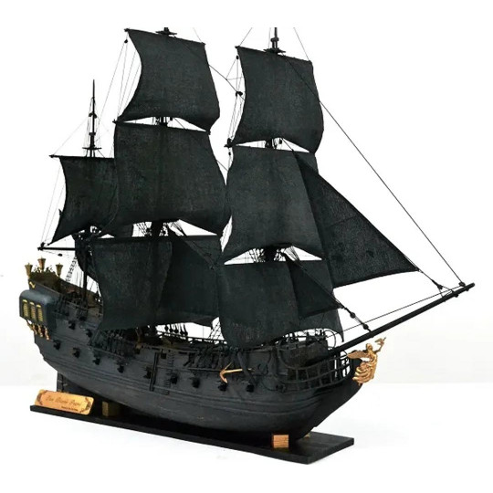 Black Pearl Golden static boat version 775mm Black Pearl Golden static...