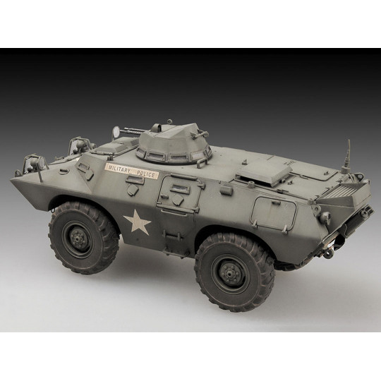 Maquette de blindé en plastique M706 Commando Armored  1:72Car in Vietnam Maquette de blindé en...