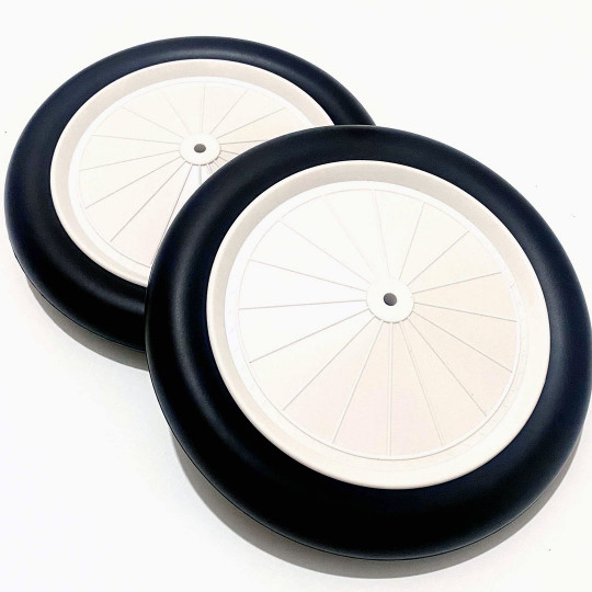 Accessoire embarqué Paire de roues vintage échelle 1:4 Accessoire embarqué Paire...