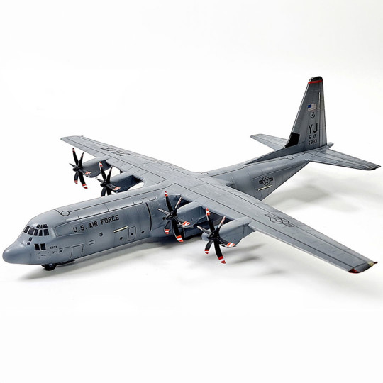 Maquette plastique d’avion C-130 J-30 Super Hercules 1:144 Maquette plastique d’avion...