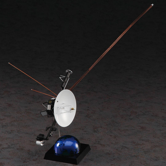 Maquette plastique Sonde Spatiale VOYAGER + écusson SP635 1:48 Maquette plastique Sonde...
