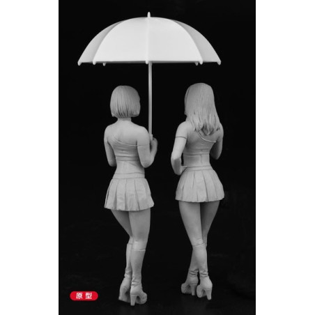 Paddock Girls plastic carpets Figure 1/24 | Scientific-MHD