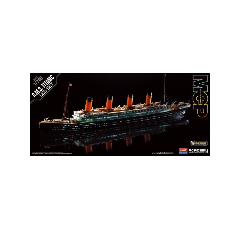 Maquette de Bateau en plastique R.M.S. TITANIC + Leds 1/700