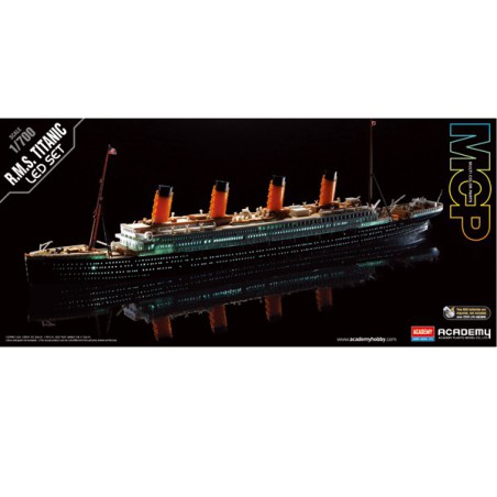 Maquette de Bateau en plastique R.M.S. TITANIC + Leds 1/700