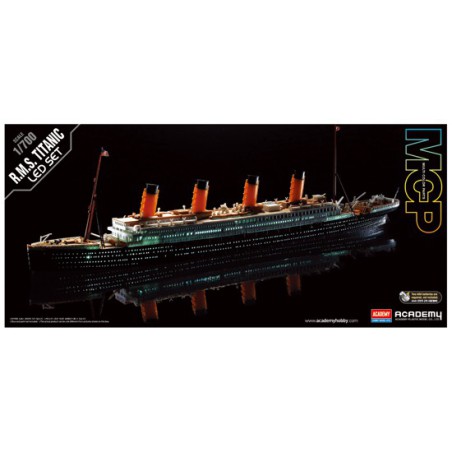 Maquette de Bateau en plastique R.M.S. TITANIC + Leds 1/700