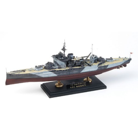 Maquette de Bateau en plastique H.M.S. WARSPITE QUEEN ELIZABET