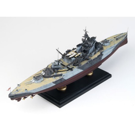 Maquette de Bateau en plastique H.M.S. WARSPITE QUEEN ELIZABET