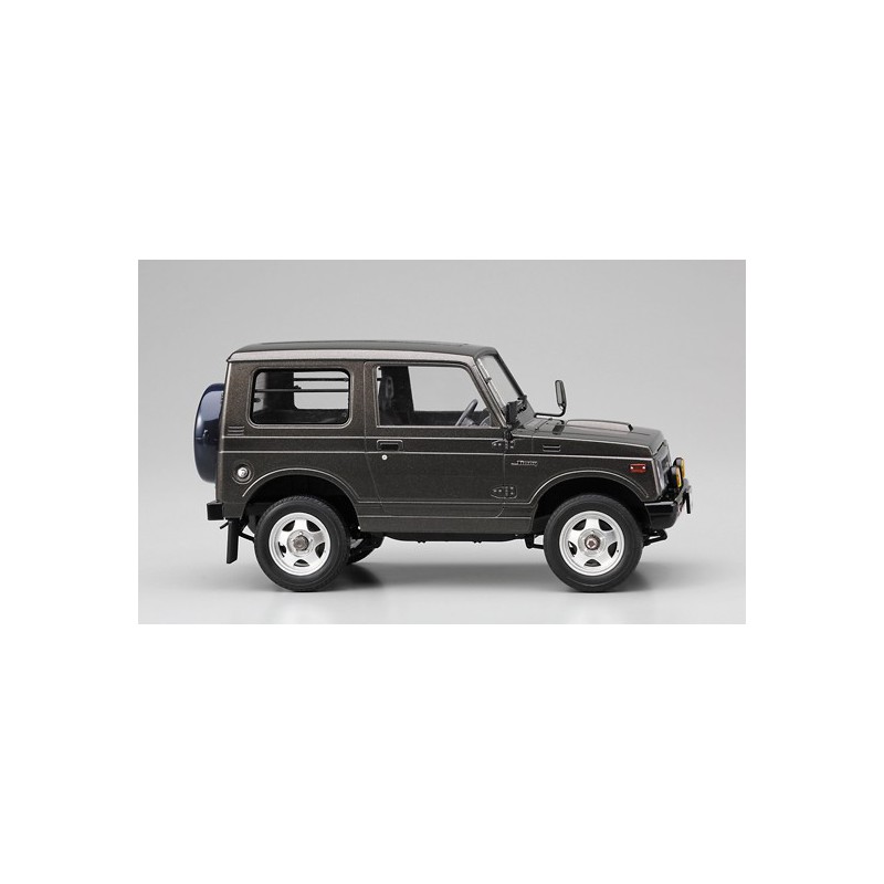 Maquette de voiture en plastique SUZUKI JIMMY 1/24