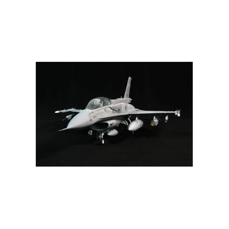 Maquette d'avion en plastique F-16D Block 52 1/48