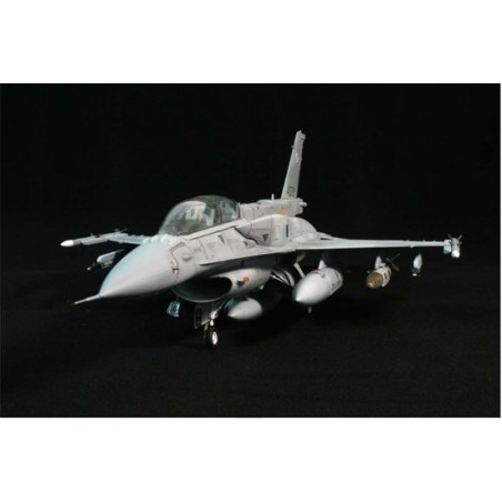 F-16D Block 52 1/48 plastic plane model | Scientific-MHD