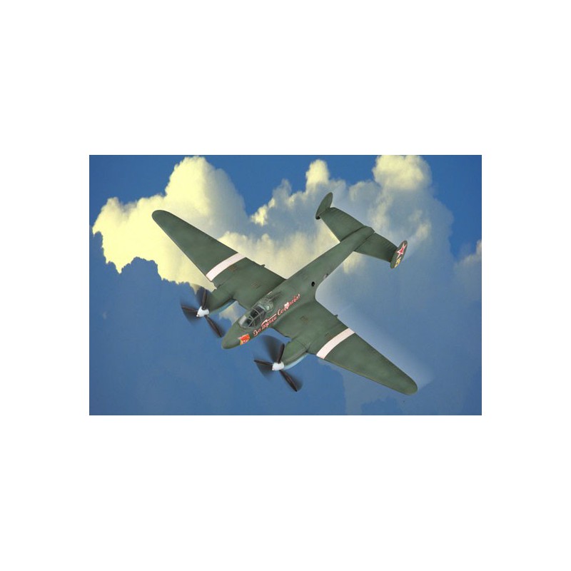 Maquette d'avion en plastique Soviet PE-2 Bomber 1/72